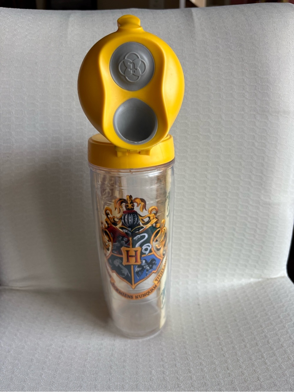 Yellow Hogwarts Crest Flip-Top Water Bottle - Home Dining Drinkware